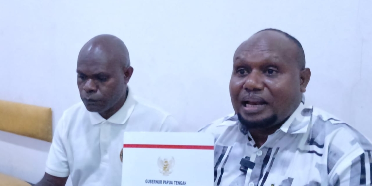 Terima SK Gubernur Meki Nawipa, Freny Anouw Kini Ketua KPA Papua Tengah