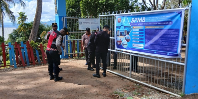 Di Palang Sejak 2024, Akhirnya Palang di SMA 3 Negeri Jayapura Dibuka