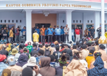 Hardiknas, Pelajar dan Mahasiswa Papua Pegunungan Demo Tolak Program Makanan Gratis di Kantor Gubernur