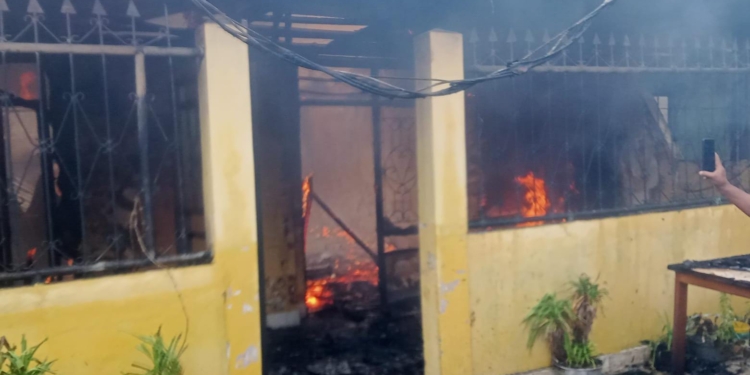 Polisi Dalami Penyebab Kebakaran Yang Hanguskan Enam Unit Rumah di Perumnas I