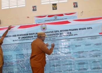 Tingkatkan Pelayanan Masyarakat, Para Pimpinan OPD Intan Jaya Tanda Tangani Kesepakatan Penegakkan Disiplin ASN