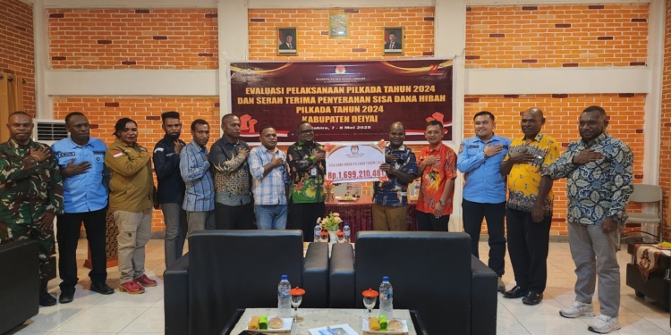 KPU Deiyai Serahkan Sisa Dana Hibah Pilkada 2024 Ke Pemkab