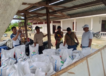 Irwasda Polda Papua Kombes.Pol Jermias Rontini, S.I.K, Membeli Jagung Kering Guna Mendukung Program Ketahanan Pangan di Papua