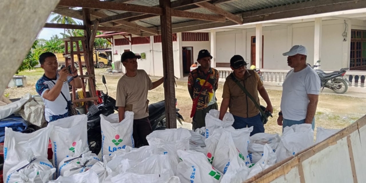 Irwasda Polda Papua Kombes.Pol Jermias Rontini, S.I.K, Membeli Jagung Kering Guna Mendukung Program Ketahanan Pangan di Papua
