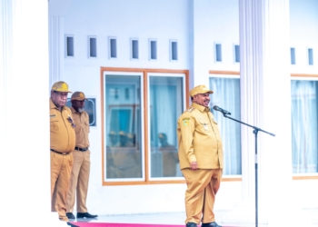 Ketua TP-PKK Papua Pegunungan Sambangi SD Inpres Abusa, Serahkan Bantuan dan Tinjau Kesehatan Anak