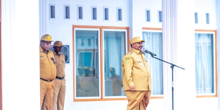 Ketua TP-PKK Papua Pegunungan Sambangi SD Inpres Abusa, Serahkan Bantuan dan Tinjau Kesehatan Anak