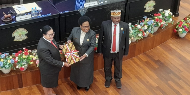 Aspirasi OAP Diserahkan Oleh Ketua MRP Papua Kepada Pemerintah Provinsi Papua