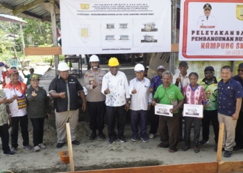 Turkam Di Skow Mabo, Walikota Letakan Batu Pertama, Bangun Rumah Layak Huni Warga Kurang Mampu