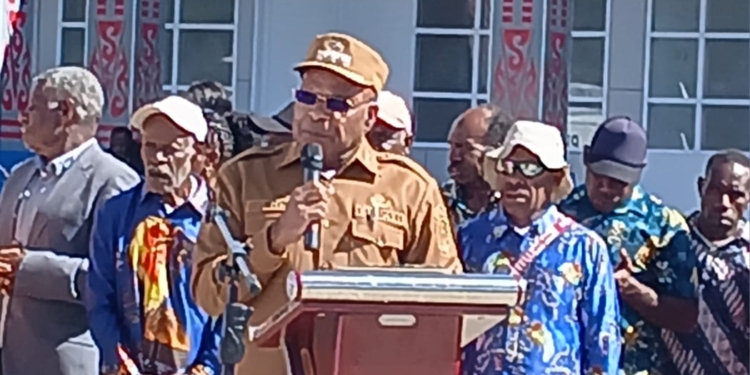 Di lauching Bupati Puncak, Elvis Tabuni, Maskapai Amole Air Resmi Perdana Beroperasi