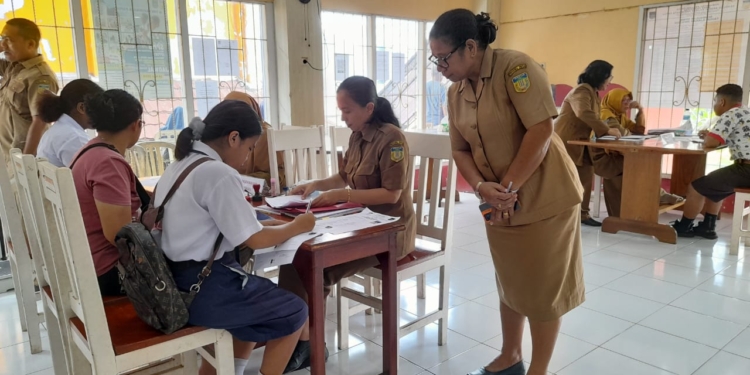 Ana Rumbiak : Jurusan RPL Jadi Idola Pendaftar Pada SPMB Tahun 2025 Di SNK Pariwisata Papua