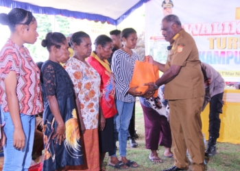 Turkam Di Kampung Sendiri, Walikota Serahkan Bantuan Juga Pelayanan Dukcapil Buat Warga