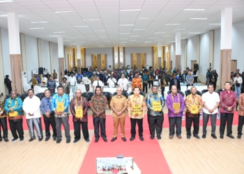 Gubernur Meki Nawipa Resmi Tutup Raker Asosiasi MRP Se-Tanah Papua, Ini 13 Poin Rekomendasi