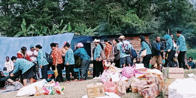 Gerak Cepat TP-PKK Puncak, Turun Langsung Salurkan Bantuan Dan Dengar Keluhan Warga Para Pengungsi