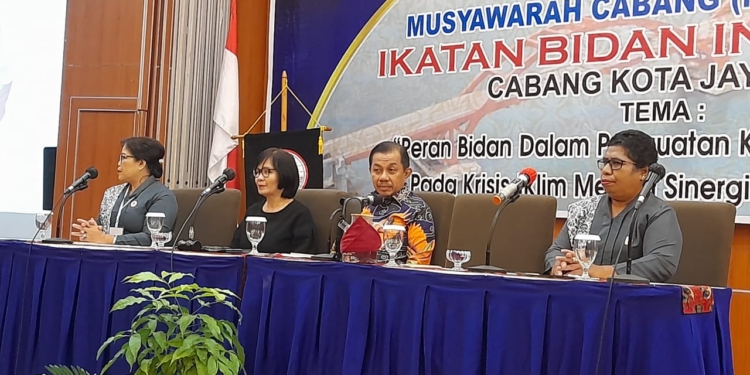 Wakil Walikota Ajak Bidan Kota Jayapura Ikut Jaga Lingkungan