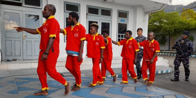 Satrol Lantamal X Jayapura, Gagalkan Penyelundupan 800 Liter BBM dan Hasil Laut Bernilai Ekonomi Tinggi Di Perairan Jayapura