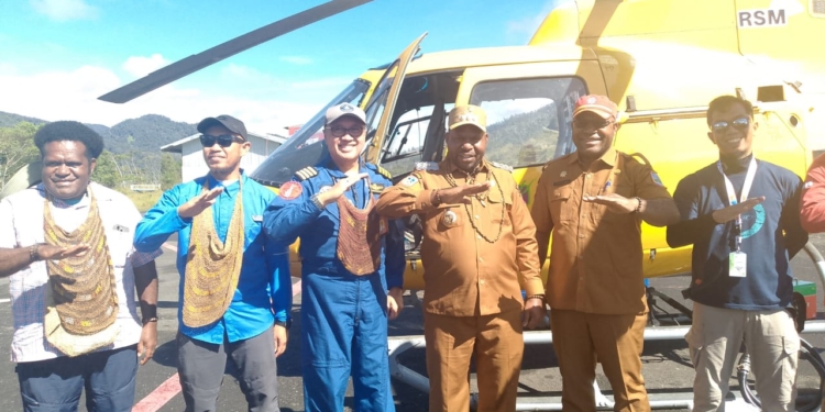 Bupati Intan Jaya, Aner Maisini Turun Langsung Kunjungi Dan Sapa Masyarakat Ugimba