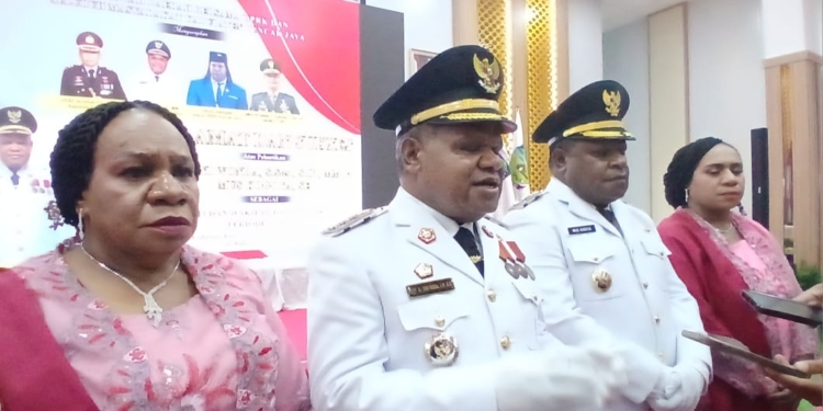 Resmi Dilantik Sebagai Bupati Puncak Jaya, Yuni Wonda Siap Rangkul Semua Pihak Bangun Puncak Jaya