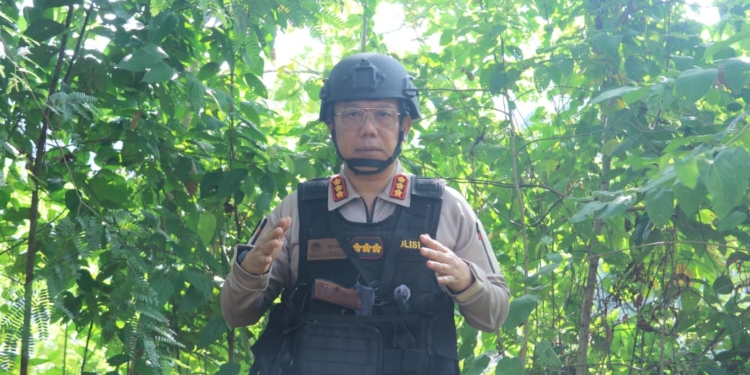 Pasca Gangguan Tembakan, Satgas Ops Damai Cartenz dan TNI Lakukan Penyisiran di Area Bandara Aminggaru, Kab.Puncak