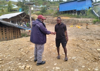 Pastikan Kondisi Para Pengungsi, Dinsos Intan Jaya Turun Langsung Salurkan Bantuan Sembako