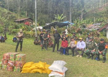 Ratusan Warga Mengungsi Akibat Bencana Alam,  Pemda Puncak Salurkan Bantuan Bama, Ada Permintaan Bangun Gereja dan Puskesmas