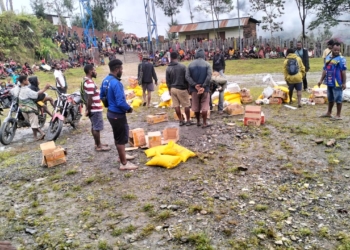Pemprov Papua Tengah Berikan Bantuan Sandang dan Pangan ke Para Pengungsi Akibat Konflik di Intan Jaya