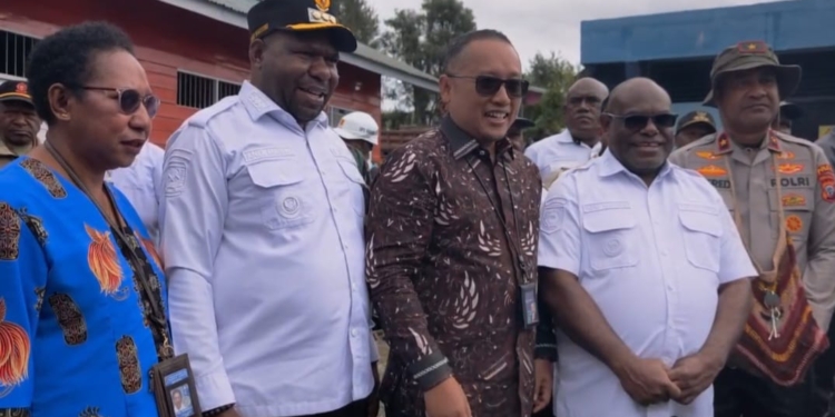 Apresiasi Kinerja Bupati Intan Jaya, Gubernur Meki Nawipa Pastikan Intan Jaya Terang 24 Jam