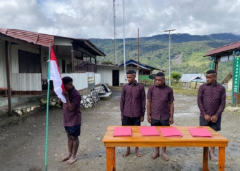 Cium Bendera Merah Putih, 4 Anggota KKB Kodap III Sinak Puncak Papua Tengah Kembali ke Pangkuan NKRI