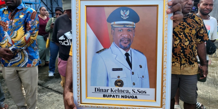 Dilepas Dengan Isak Tangis, Bupati Dinard Kelnea Dimakamkan di Kenyam Ibu Kota Kabupaten Nduga