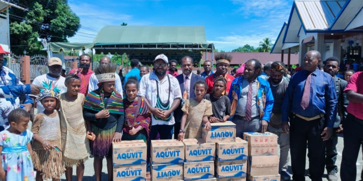 DPW Perindo Papua Tengah Dukung Hut ke-44 Gereja KINGMI Betel Auri dengan Bantuan Air Minum