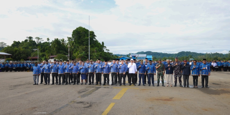 Pemprov Papua Tengah Gelar Apel Gabungan, Gubernur Meki Nawipa : Ini Momentum Pererat Hubungan Silahturahmi ASN dan TNI/Polri