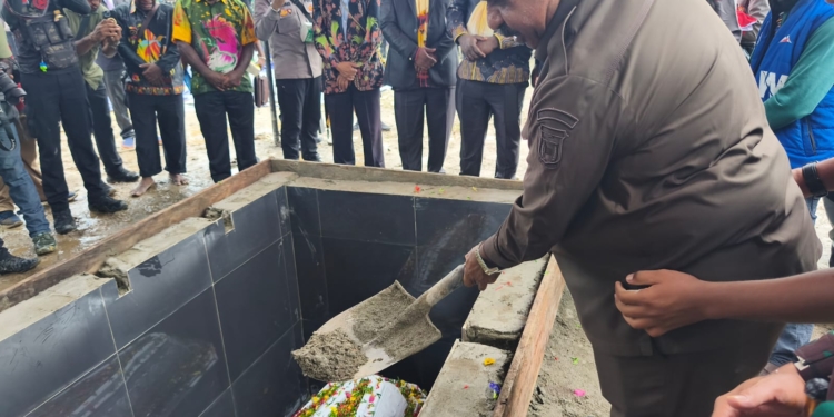 Hadiri Pemakaman Bupati Nduga, Wagub Ones Pahabol: Kita Kehilangan Salah Satu Putra Terbaik Papua Pegunungan