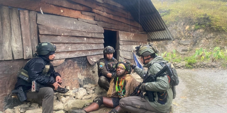 Satgas Operasi Damai Cartenz Berhasil Tangkap KKB Male Telenggen di Puncak Jaya dan Amankan Sejumlah Barang Bukti