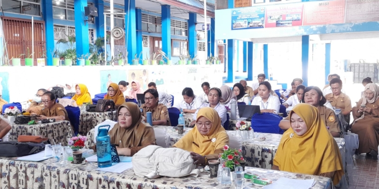Wujudkan Pembelajaran Yang Aktif dan Reflektif, SMPN 2 Jayapura Gelar IHT
