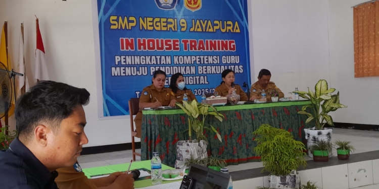 Tingkatkan Kemampuan Dewan Guru, SMPN 9 Hamadi Jayapura Laksanakan IHT 