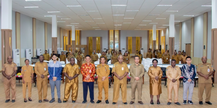 Staf Ahli Gubernur Papua Tengah Buka Kegiatan Penguatan Ekosistem Keamanan Siber dan Sandi