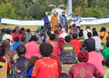 Kunker Ke Distrik Hitadipa, Bupati Intan Jaya Aktifkan Kembali Lapangan Terbang Perintis untuk Akses Pesawat