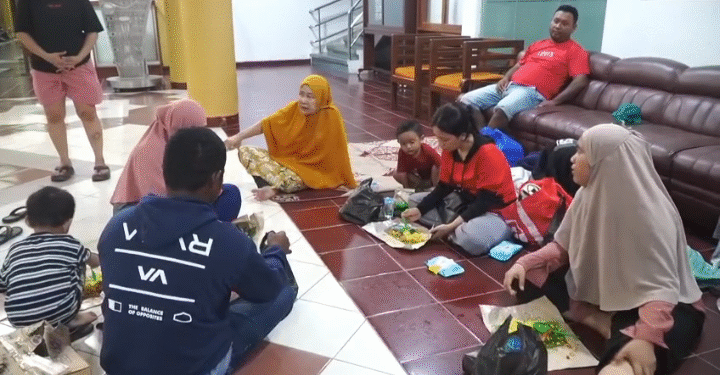 Imbas Peringatan BMKG Soal Tsunami, Puluhan Warga Mengungsi ke Kantor Wali Kota Jayapura   