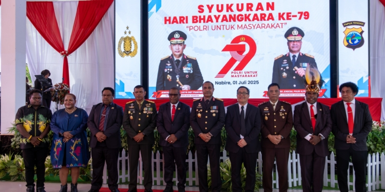   Hadiri Hut Bhayangkara Ke-79 Tahun, Ini Pesan Gubernur Meki Nawipa yang Disampaikan Penjabat Sekda