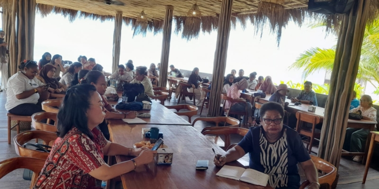 IHT SMPN 2 Jayapura Resmi Ditutup, Ini Harapan Dinas dan Sekolah Bagi Guru-Guru