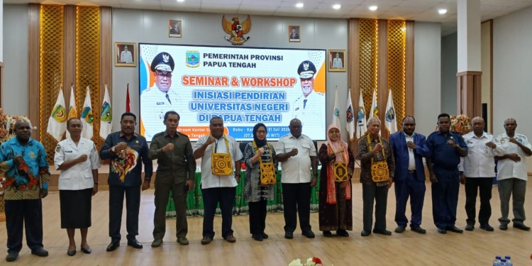 Gubernur Meki Buka Seminar Dan Workshop Inisiasi Pendirian Universitas Negeri Di Papua Tengah