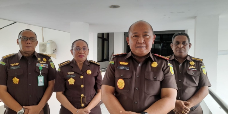 3 Asisten dan 2 Kajari di Kejati Papua Dilantik Kajati Papua, Salah Satunya Efi Paulin Numberi Jabat Asbin Kejati