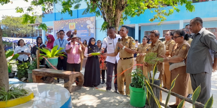 Kadis Pendidikan Ajak Warga SMPN 9 Jayapura, Maknai HUT Ke 40 Tahun Melalui Berbagai Prestasi yang Unggul