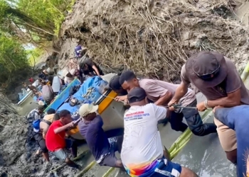 Kesulitan Medan Tak Surutkan Semangat Personel Polres Mamberamo Raya Amankan Kotak Suara PSU Pilkada Papua