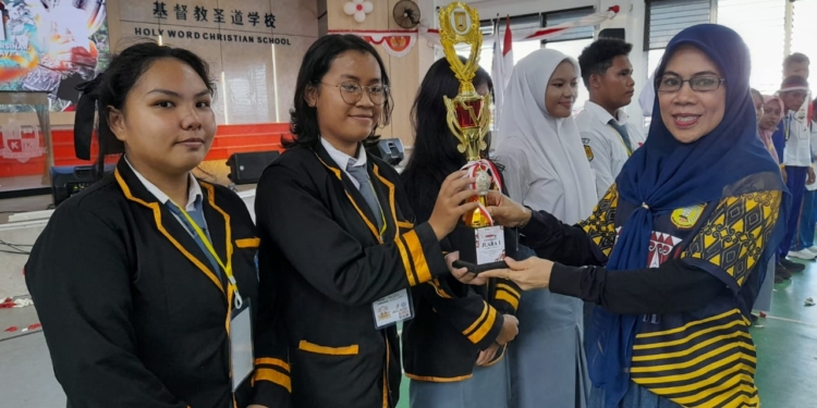 Siswa SMAN 4 Jayapura Juara Lomba Debat Panggung Kebangsaan