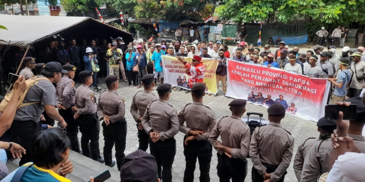 Datangi Bawaslu Papua, FKD Papua Tuntut Penyelenggara Bekerja Jujur Tanpa Memihak Paslon Tertentu
