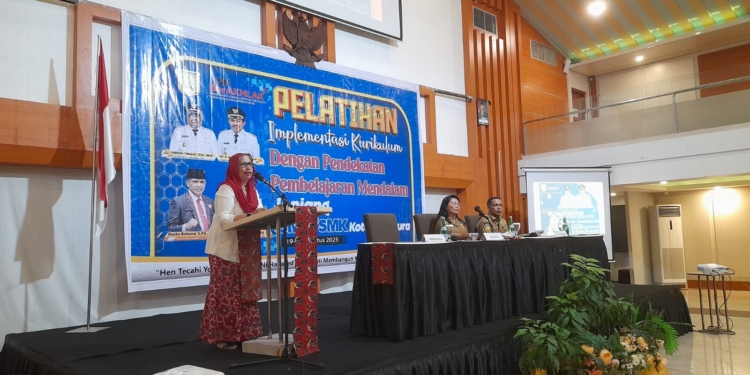 Guru dan Kepsek SMA/SMK di Jayapura, Mengikuti Pelatihan Pembelajaran Mendalam