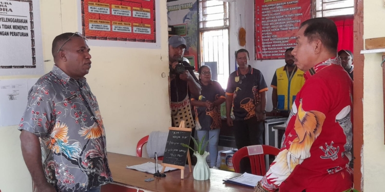 Sidak di Kelurahan Trikora, Wakil Wali Kota Jayapura Tekankan Tiga Hal Bagi Pegawai Kelurahan