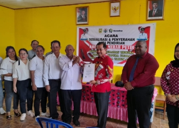 Wakil Wali Kota Jayapura Resmi Menyerahkan Akta Koperasi Merah Putih di Kelurahan Trikora