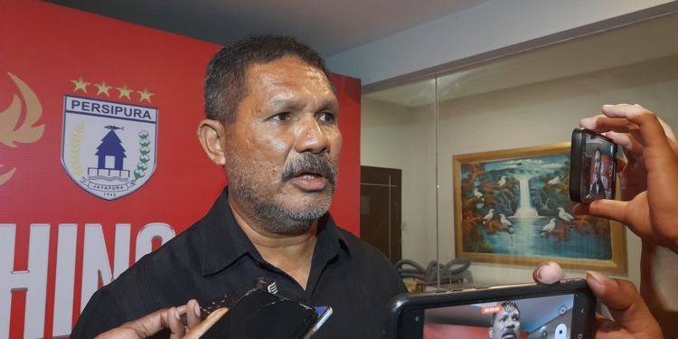 Dengan Skuad Musim Ini, Eduard Ivakdalam Optimis Persipura Tampil Lebih Baik di Liga 2 Musim 2025/2026