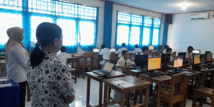 Hari Ini Serentak Pelaksanaan ANBK Tingkat SMP/MTs Se- Kota Jayapura Tahun 2025